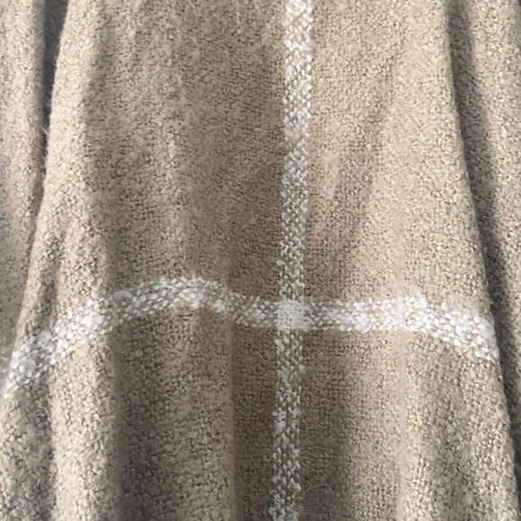 Poncho - Picture 3 of 5